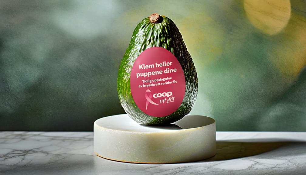 Firefly en hel avokado pa en pidestall 16133