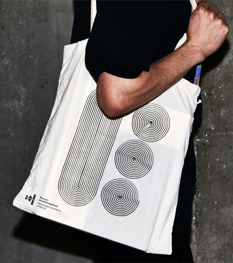 10 NMH tote